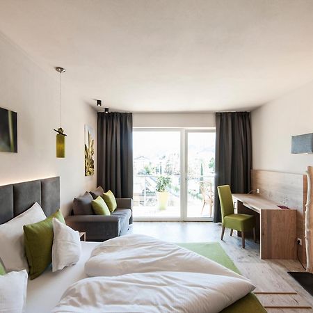 Hotel Pfeiss Lana Bagian luar foto