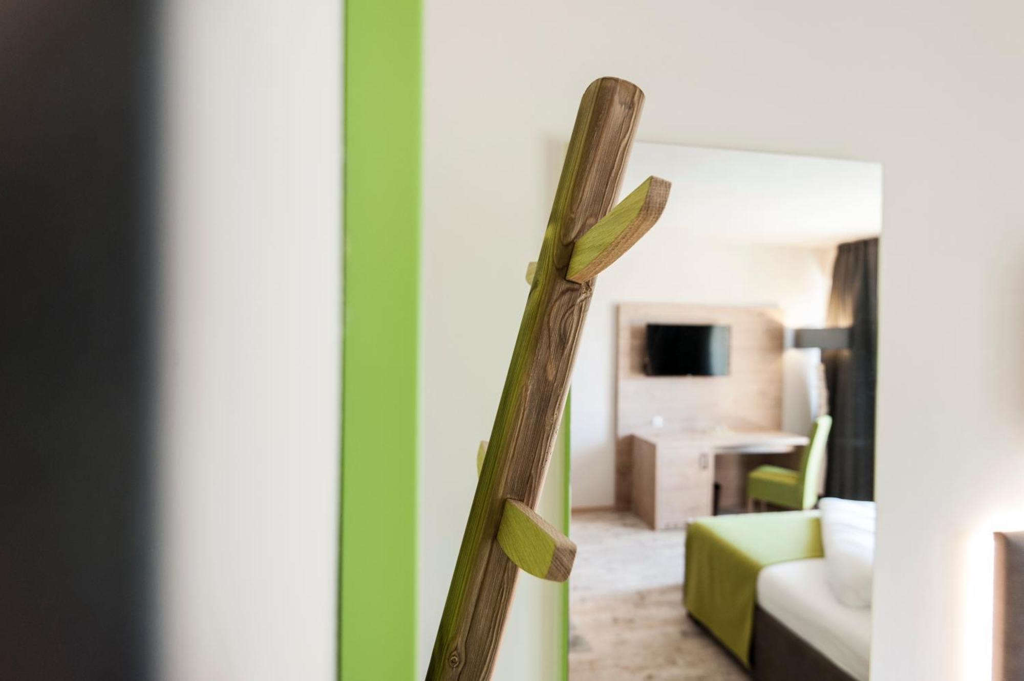 Hotel Pfeiss Lana Bagian luar foto