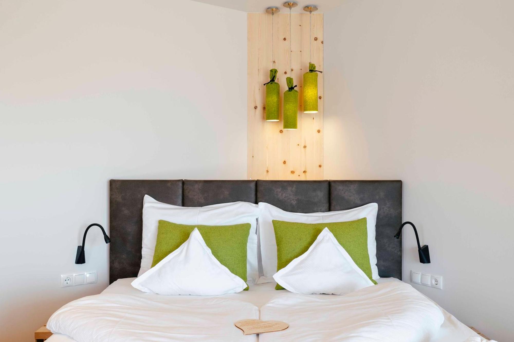Hotel Pfeiss Lana Bagian luar foto