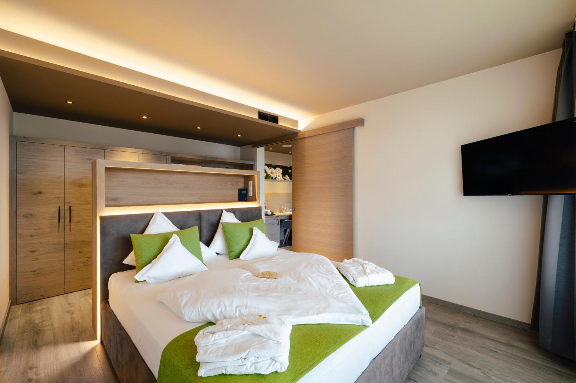 Hotel Pfeiss Lana Bagian luar foto