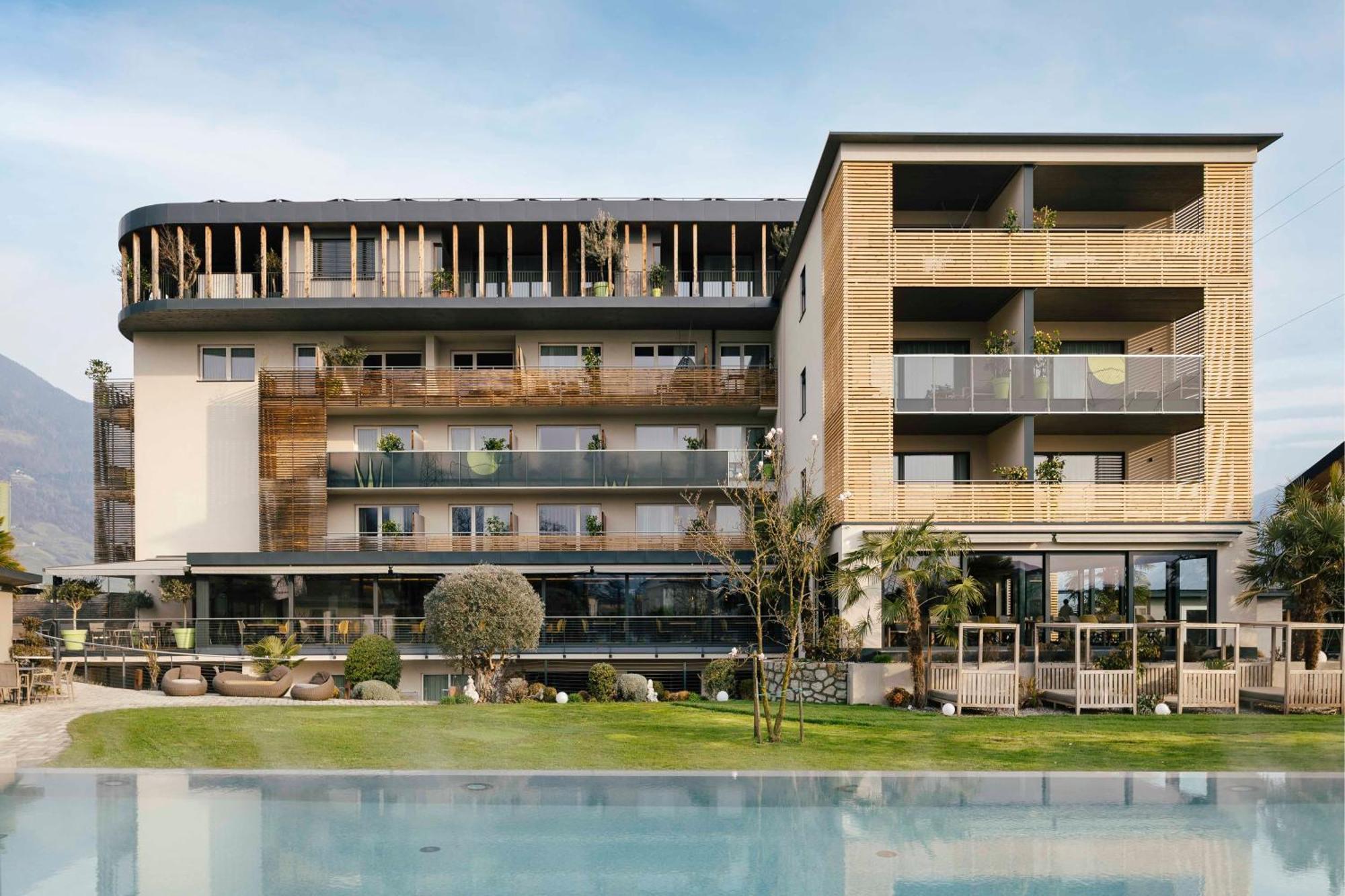 Hotel Pfeiss Lana Bagian luar foto
