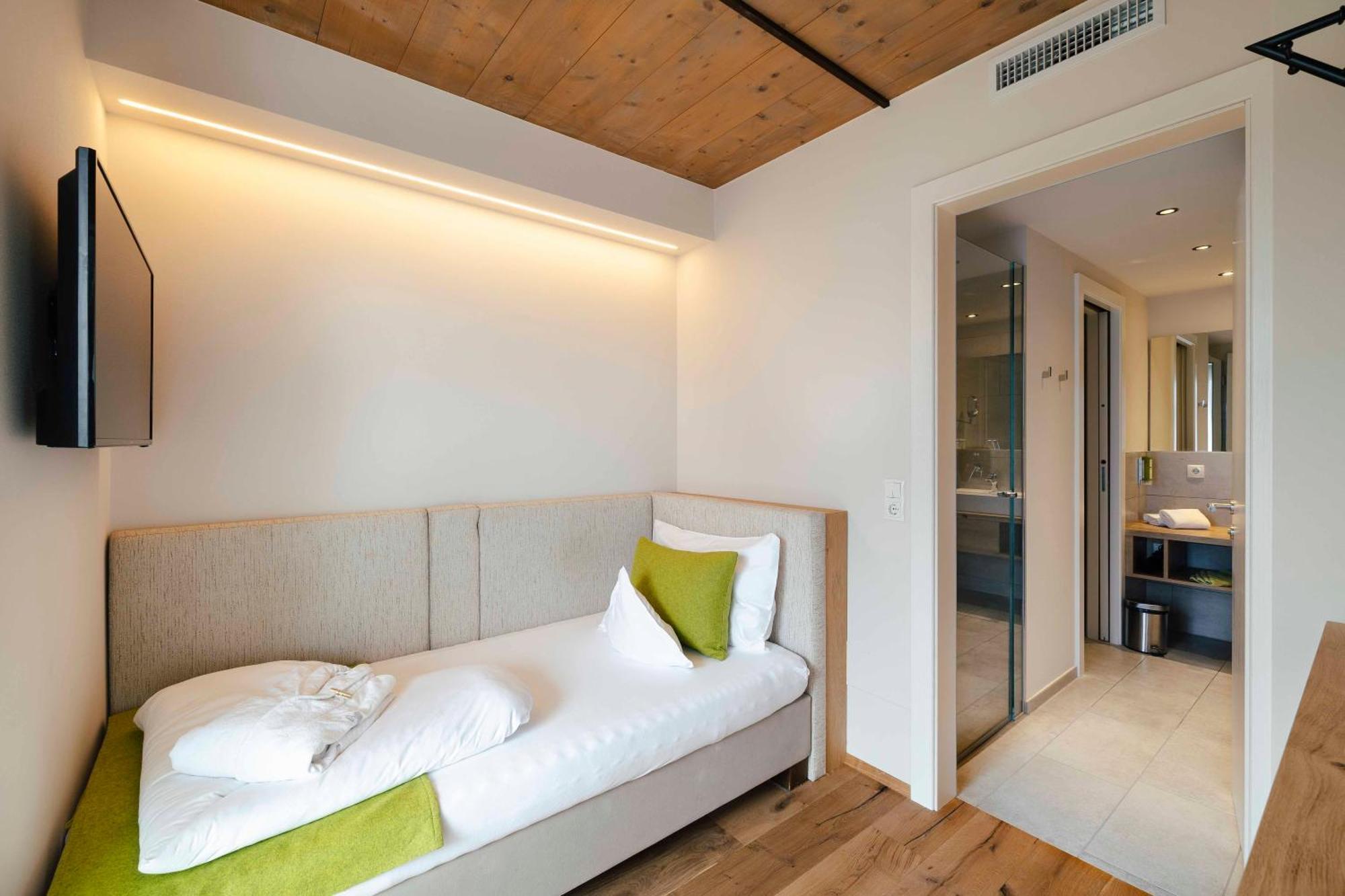 Hotel Pfeiss Lana Bagian luar foto