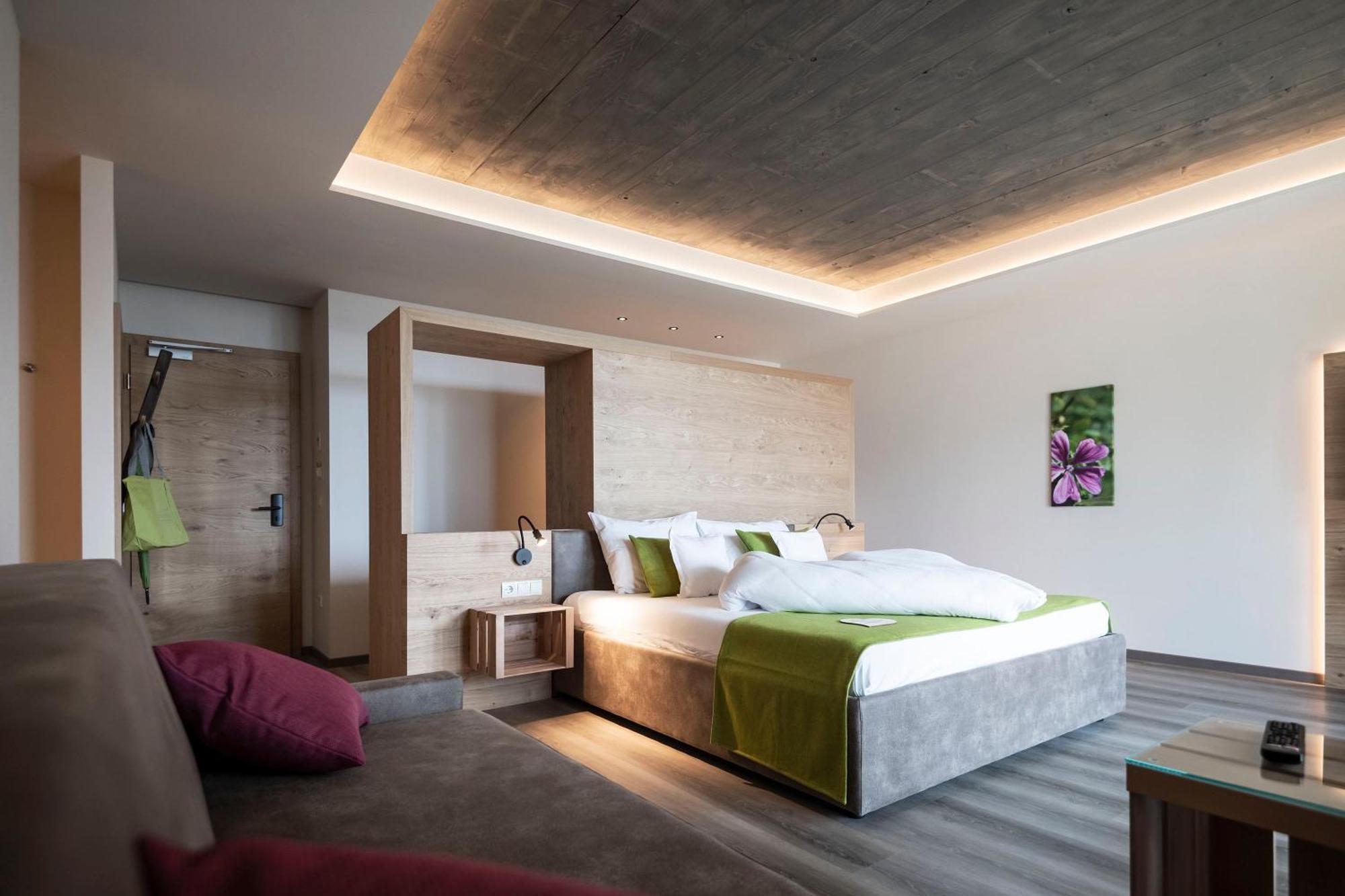 Hotel Pfeiss Lana Bagian luar foto