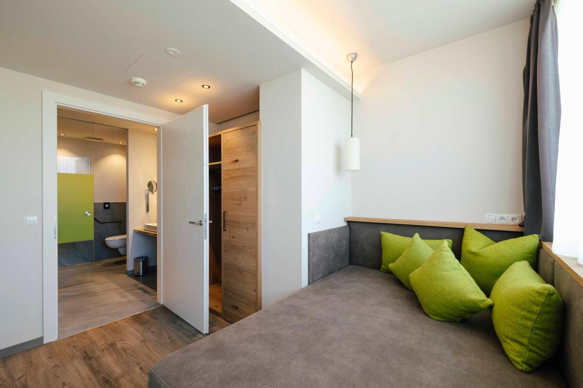 Hotel Pfeiss Lana Bagian luar foto