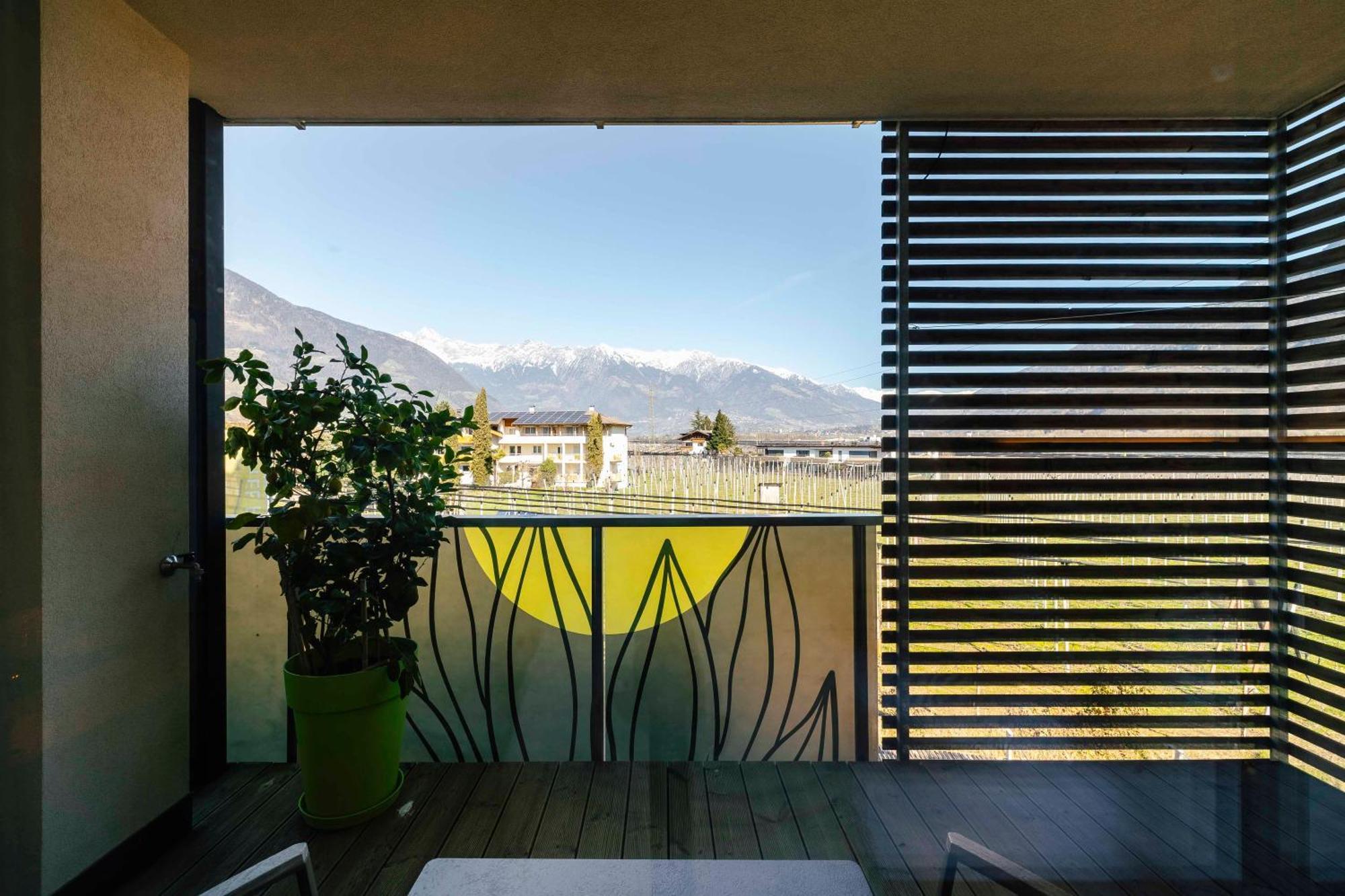 Hotel Pfeiss Lana Bagian luar foto