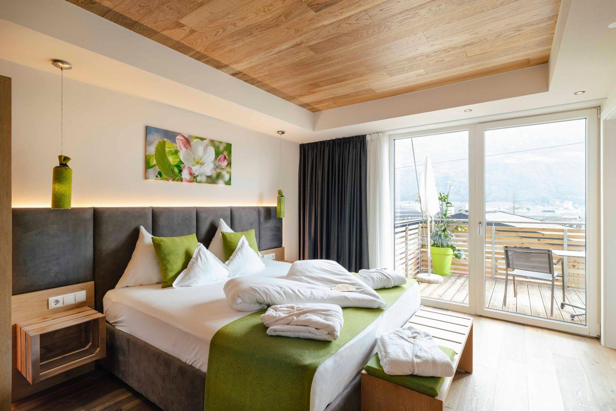 Hotel Pfeiss Lana Bagian luar foto
