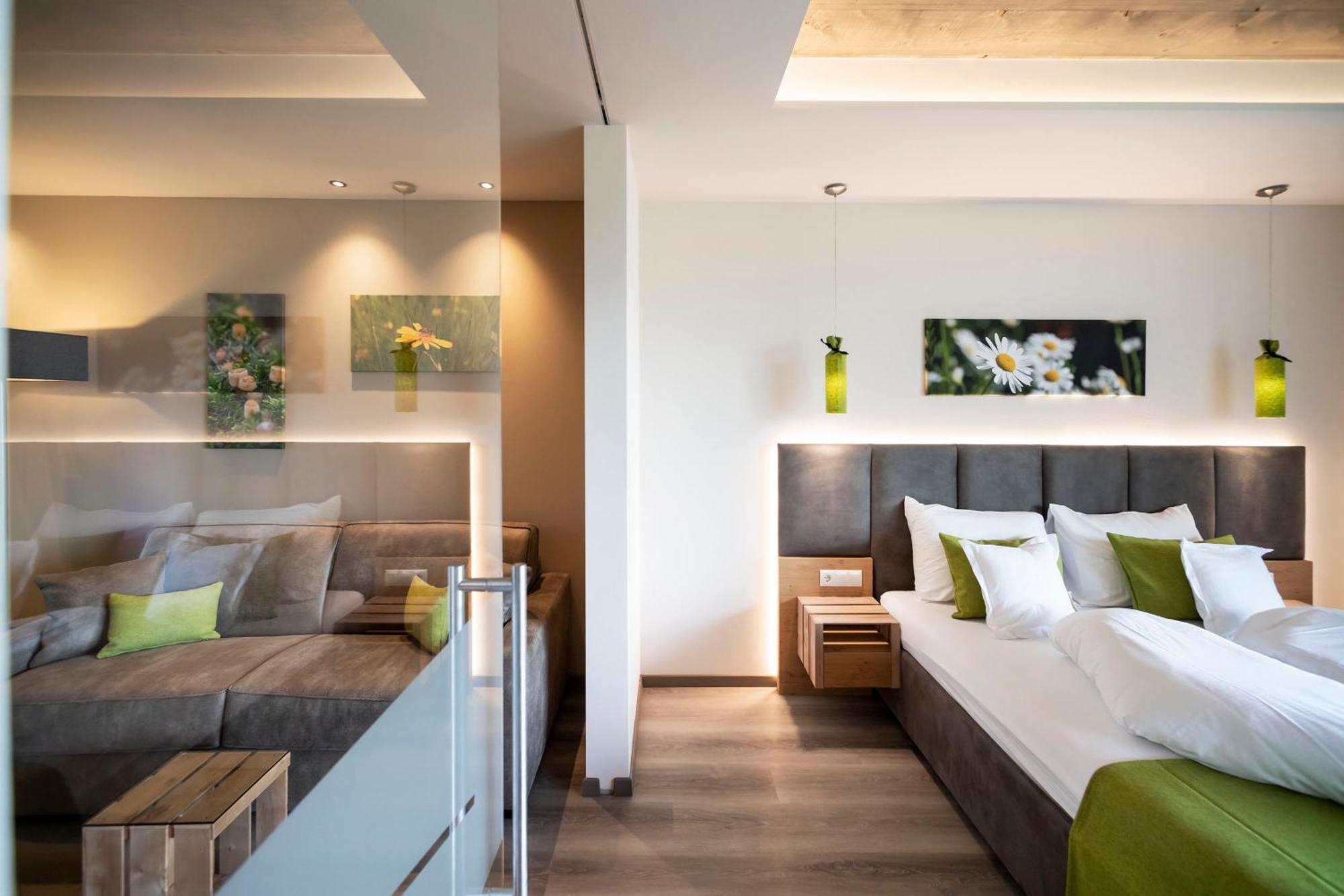 Hotel Pfeiss Lana Bagian luar foto