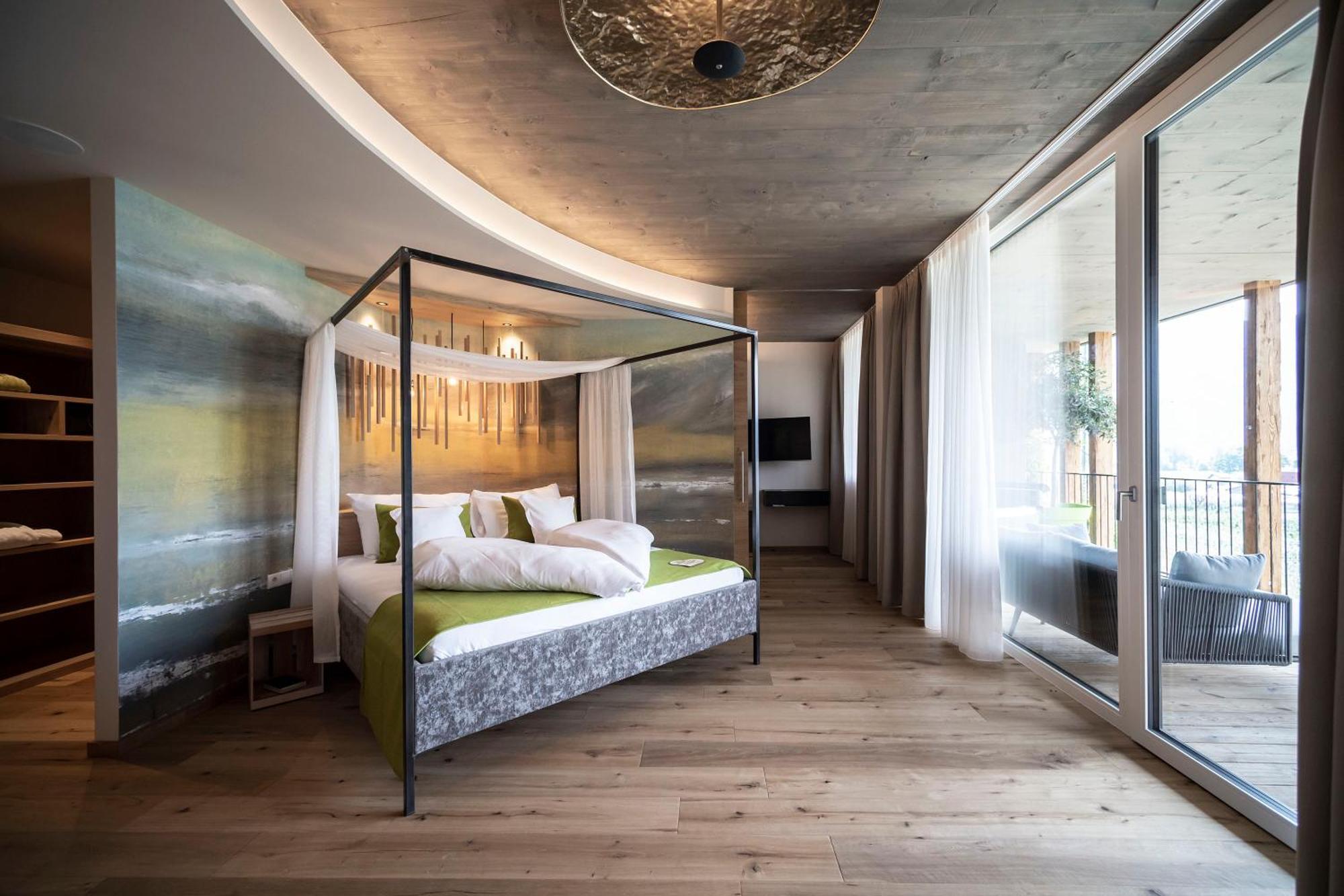 Hotel Pfeiss Lana Bagian luar foto