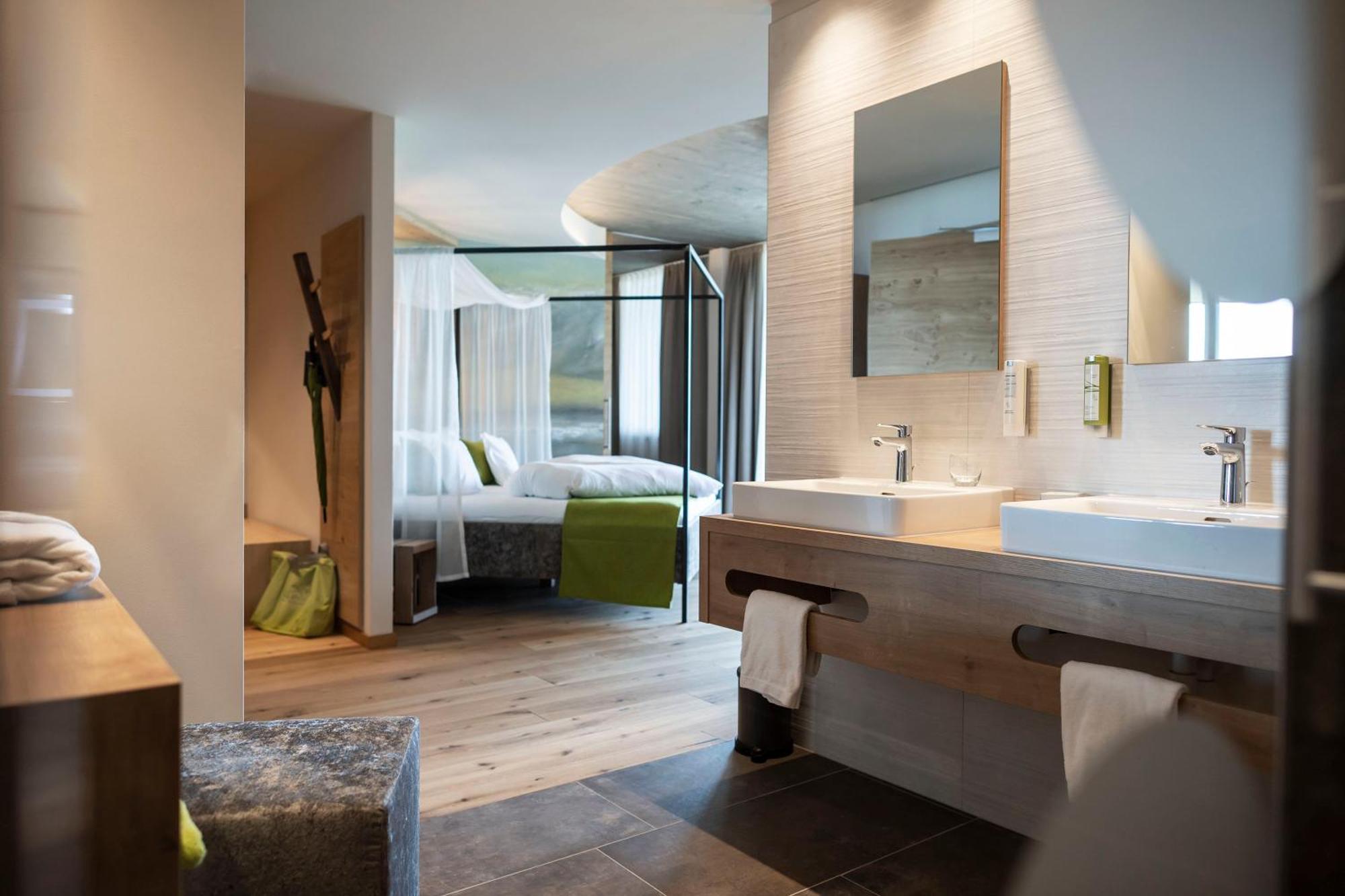 Hotel Pfeiss Lana Bagian luar foto