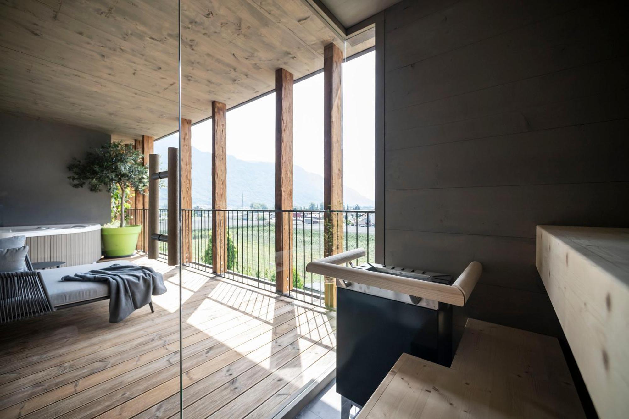 Hotel Pfeiss Lana Bagian luar foto