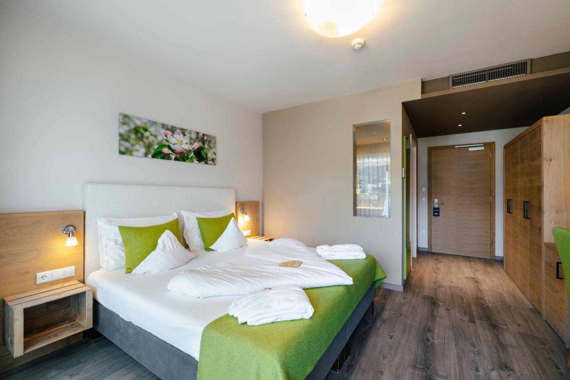 Hotel Pfeiss Lana Bagian luar foto