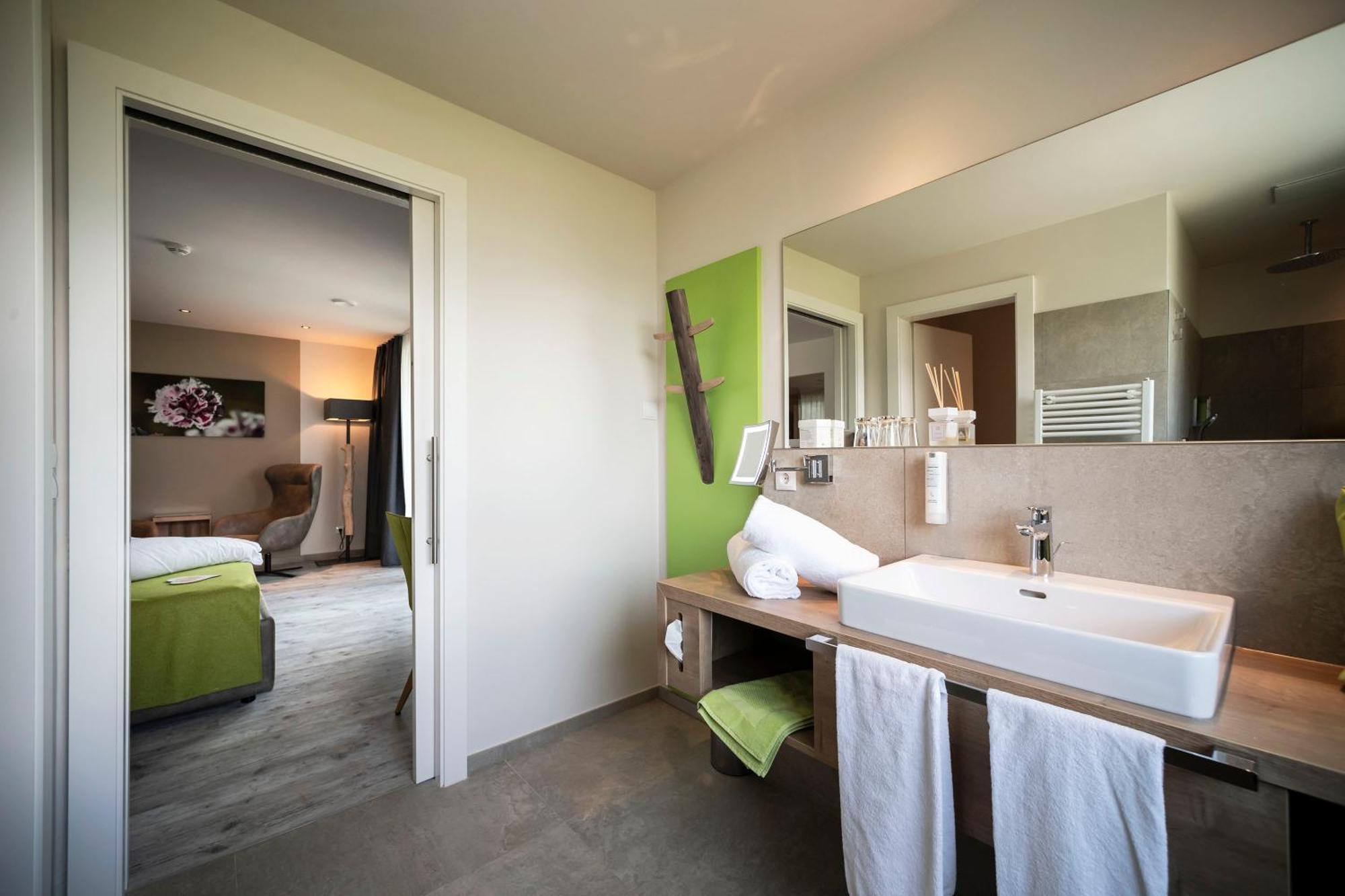 Hotel Pfeiss Lana Bagian luar foto